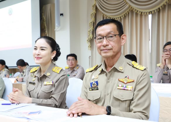 ประชุมหัวหน้าส่วนราชการและหน่วยงานที่เกี่ยวข้องในจังหวัดสุรา ... Image 1