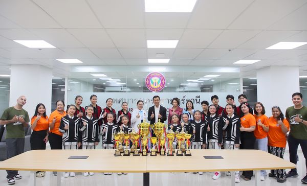 เด็กเก่งสุราษฎร์ธานี ตอกย้ำความเป็นที่สุดของสนามแข่งขันเชียร ... Image 1