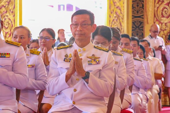 เทศบาลนครสุราษฎร์ธานีร่วมพิธีถวายผ้ากฐินพระราชทานฯ ณ วัดธรรม ... Image 1