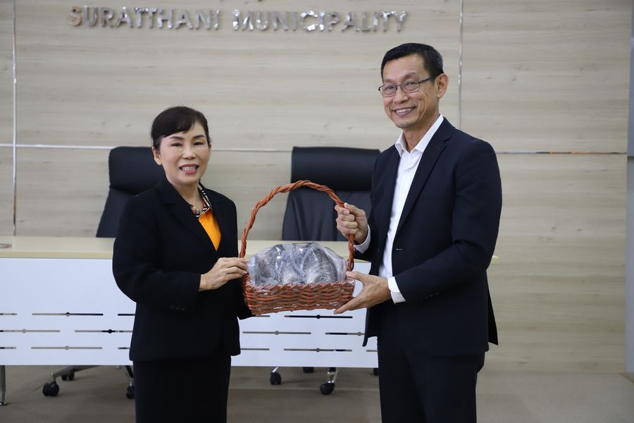 ต้อนรับคณะศึกษาดูงานจากเทศบาลตำบลหลักห้า อ.บ้านแผ้ว จ.สมุทรส ... Image 1