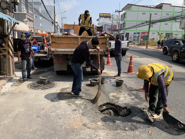 เทศบาลนครสุราษฎร์ธานี โดยสำนักช่าง ดำเนินงานด้านต่างๆ เพื่อค ... รูปภาพ 1