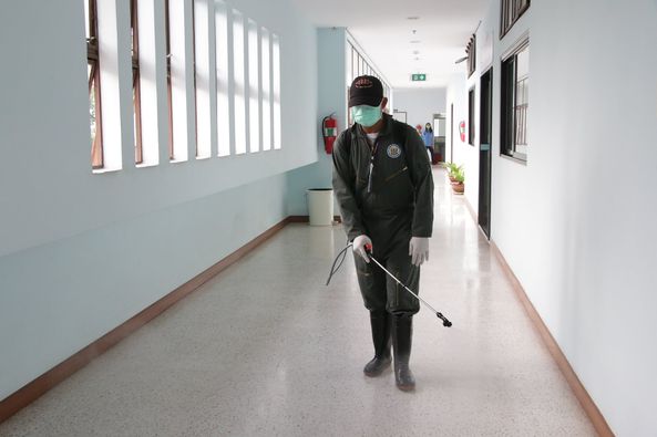 ฉีดพ่นน้ำยาฆ่าเชื้อในเขตเทศบาลนครสุราษฎร์ธานี Image 1