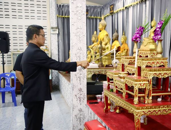 เทศบาลนครสุราษฎร์ธานี ร่วมมอบเงิน 30,000 บาท แก่สมาชิกกองทุน ... รูปภาพ 1