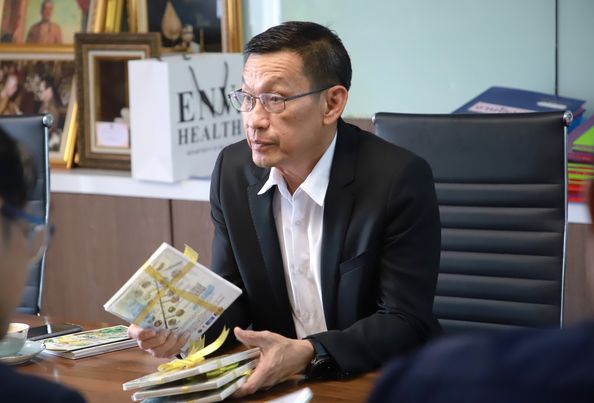 วันที่ 10 ตุลาคม 2566 ณ สำนักงานเทศบาลนครสุราษฎร์ธานี นายประ ... รูปภาพ 1