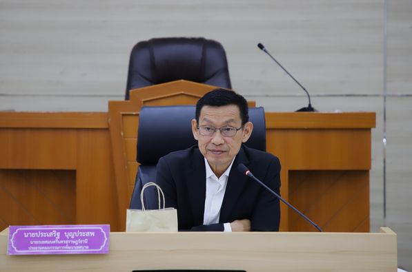 ประชุมคณะกรรมการพัฒนาเทศบาลนครสุราษฎร์ธานี เพื่อพิจารณาร่างแ ... Image 1