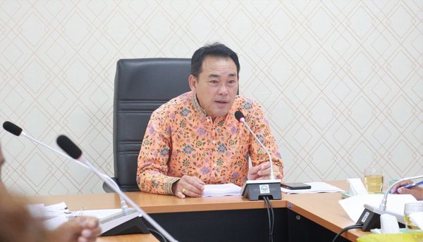 ประชุมคณะกรรมการตรวจร่างเทศบัญญัติเกี่ยวกับกฎหมายการสาธารณสุ ... Image 1