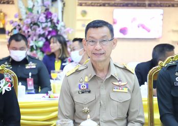 นายกเทศมนตรีร่วมต้อนรับคณะกรรมการประเมินสถานศึกษาเพื่อรับราง ... Image 1