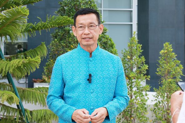 นายกแป๊ะให้สัมภาษณ์สื่อโทรทัศน์ เทศบาลนครสุราษฎร์ธานีจัดงานช ... รูปภาพ 1