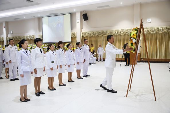 เทศบาลนครสุราษฎร์ธานี ร่วมพิธีวางพวงมาลา ถวายบังคมพระบรมฉายา ... รูปภาพ 1