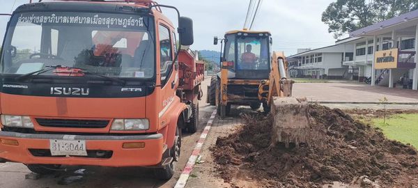 เทศบาลนครสุราษฎร์ธานี โดยสำนักช่าง ดำเนินงานด้านต่างๆ เพื่อค ... รูปภาพ 1
