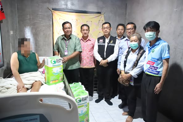 เทศบาลฯ ลงพื้นที่ให้กำลังใจและมอบผ้าอ้อมผู้ใหญ่ Image 1