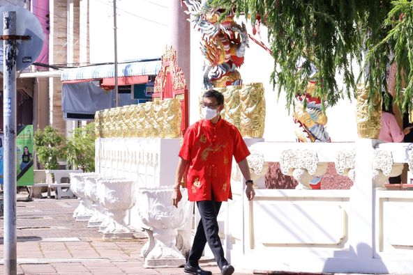 นายกฯแป๊ะ ลงพื้นที่ติดตามการประดับโคมไฟ ต้อนรับเทศกาลตรุษจีน Image 1