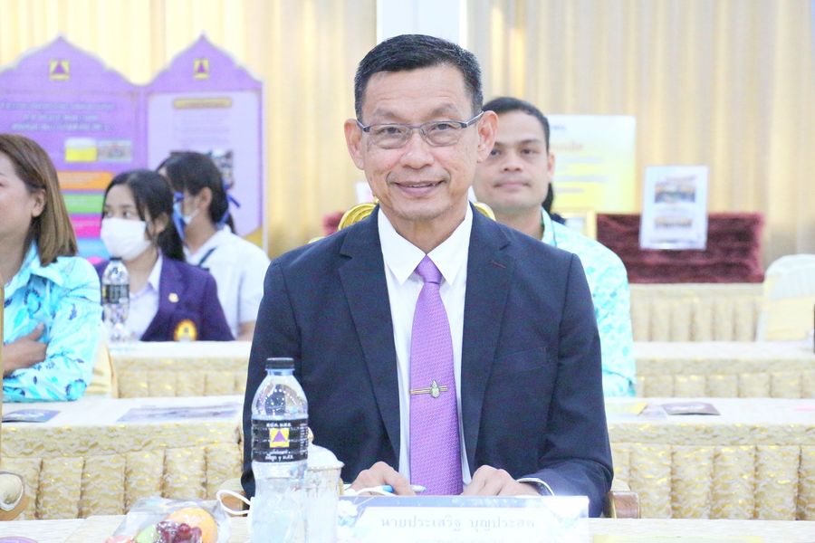 นายกเทศมนตรีร่วมกล่าวโอวาท ประเมินนักเรียนเพื่อรับรางวัลพระร ... Image 1