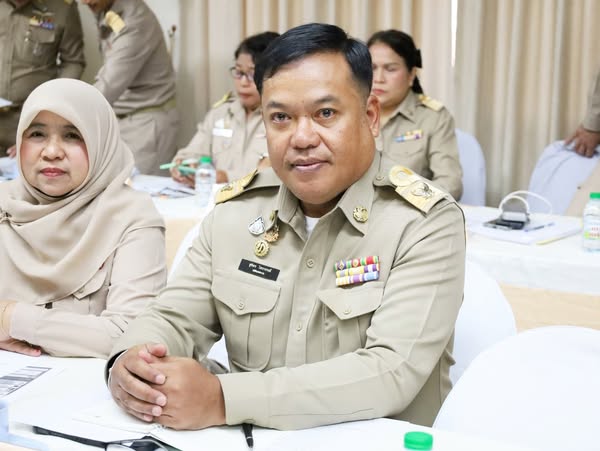 ประชุมหัวหน้าส่วนราชการและหน่วยงานที่เกี่ยวข้องในจังหวัดสุรา ... รูปภาพ 1