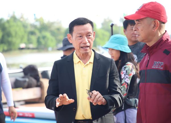 “พายซัพบอร์ด จอดแลเรือพระ” ณ ลุ่มน้ำตาปี รูปภาพ 1