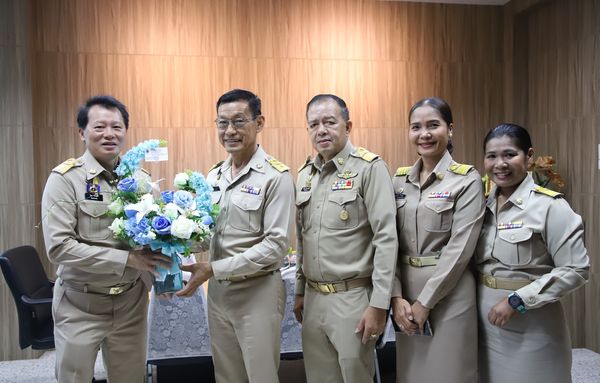 เทศบาลนครสุราษฎร์ธานี ร่วมให้การต้อนรับท้องถิ่นจังหวัดสุราษฎ ... Image 1