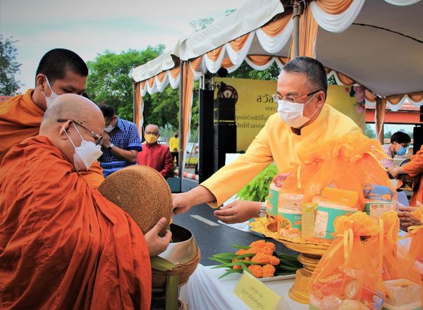 ทำบุญตักบาตรวันขึ้นปีใหม่ ๒๕๖๕ เริ่มต้นปีด้วยความเป็นสิริมงค ... Image 1