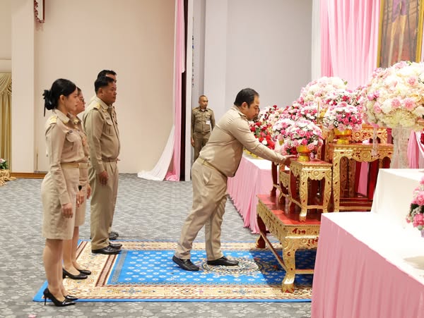 เทศบาลนครสุราษฎร์ธานี ร่วมพิธีถวายราชสักการะ พระบาทสมเด็จพระ ... รูปภาพ 1