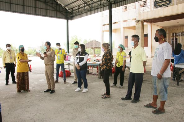 ทน.สฎ.ลงพื้นที่ติดตามการตรวจคัดกรองโควิด -19 เชิงรุก Image 1