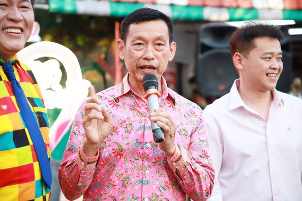 วาเลนไทน์ สไตล์ลูกทุ่ง ณ ตลาดศาลเจ้า Image 1