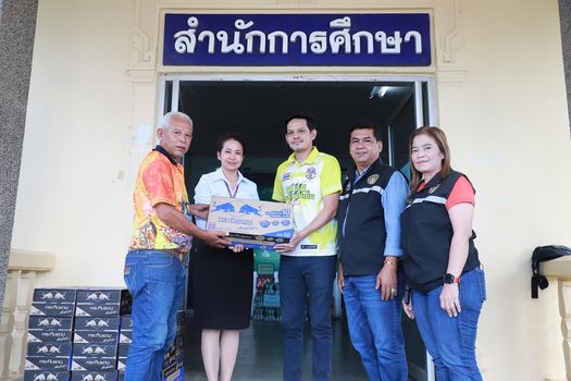 เทศบาลนครสุราษฎร์ธานี รับมอบของจากผู้สนับสนุนงานประเพณีชักพร ... รูปภาพ 1