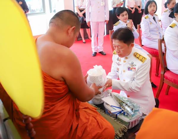 พิธีเจริญพระพุทธมนต์ถวายพระพรชัยมงคล เนื่องในโอกาสวันคล้ายวั ... รูปภาพ 1