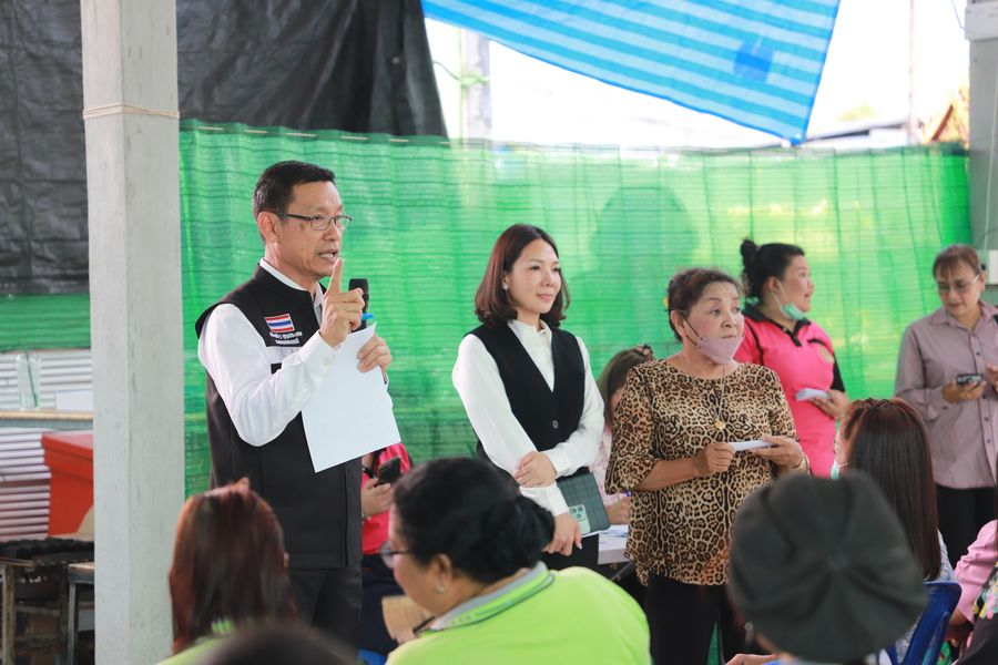 ลงพื้นที่พบปะพี่น้องประชาชน ขับเคลื่อนกองทุนสวัสดิการชุมชนเท ... Image 1