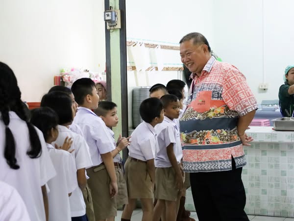 เทศบาลนครสุราษฎร์ธานี สุ่มตรวจอาหารกลางวันนักเรียน เพื่อตรวจ ... Image 1