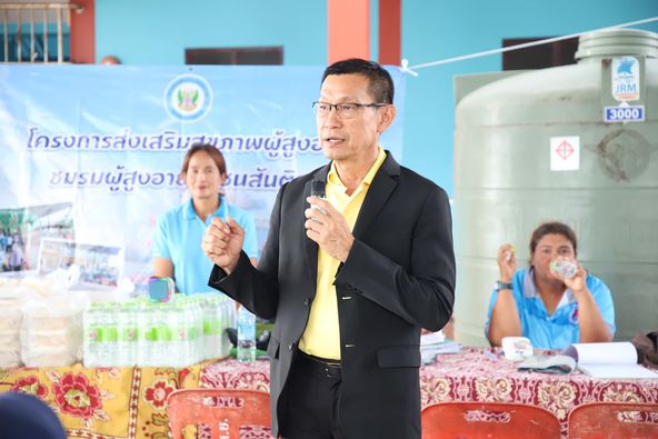 นายกแป๊ะ พบปะชมรมผู้สูงอายุชุมชนสันติสุข ตามโครงการส่งเสริมส ... รูปภาพ 1