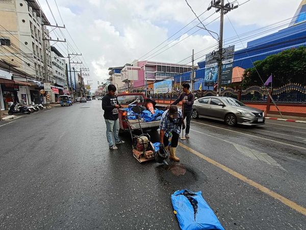 เทศบาลนครสุราษฎร์ธานี โดยสำนักช่าง ดำเนินงานด้านต่างๆ เพื่อค ... Image 1