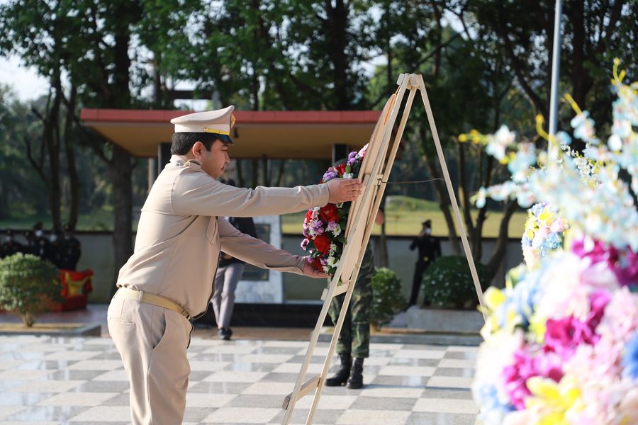 เทศบาลนครสุราษฎร์ธานีวางพวงมาลา“วันวิภาวดี” Image 1