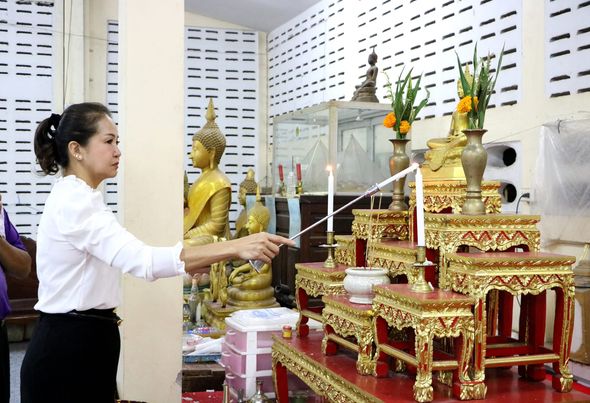 เทศบาลนครสุราษฎร์ธานีร่วมมอบเงิน 30,000 บาท แก่สมาชิกกองทุนส ... Image 1