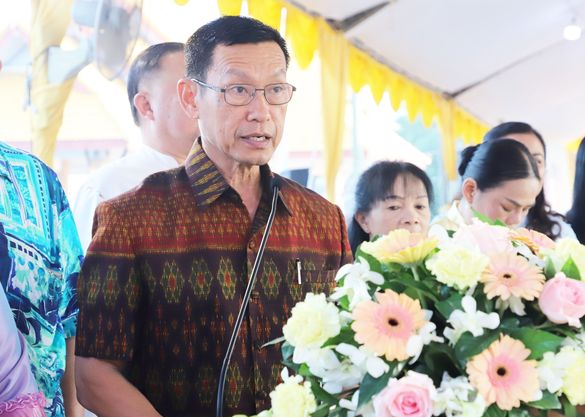 พิธีทำบุญตักบาตร เนื่องในโอกาสวันขึ้นปีใหม่ 2567 ด้วยความเป็ ... Image 1