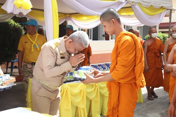 พิธีถวายภัตตาหารพระราชทานของพระบาทสมเด็จพระเจ้าอยู่หัว แด่พร ... Image 1