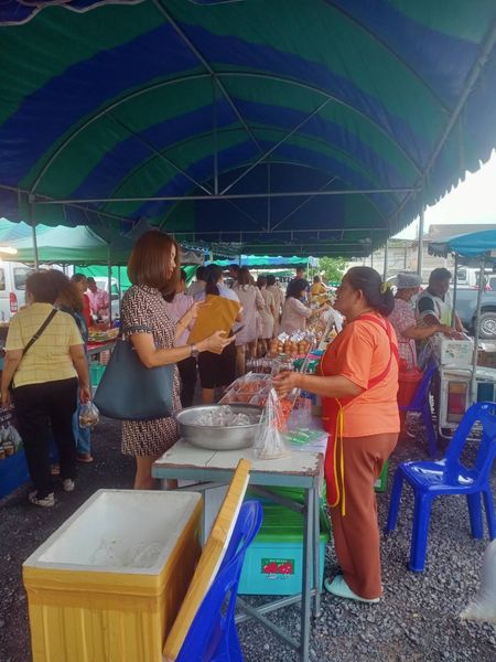 วันนี้อย่าลืมมาช้อปสินค้า “ตลาดนัดเทศบาลนครสุราษฎร์ธานี” ตั้ ... รูปภาพ 1