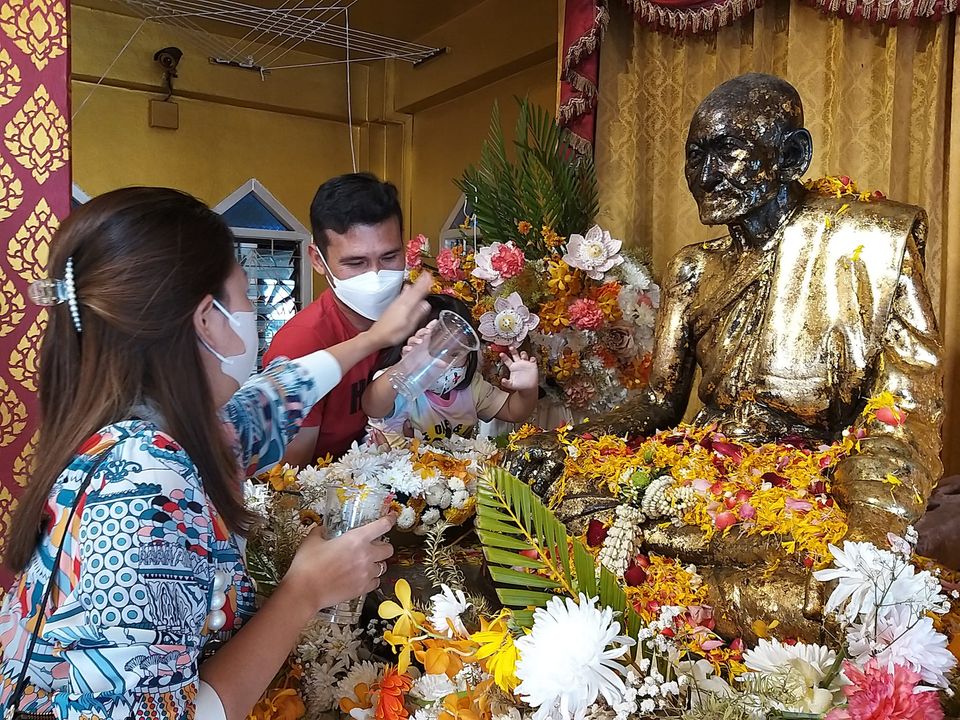 บรรยากาศพิธีสรงน้ำรูปหล่อพ่อหลวงกล่อม นฺนโท วัดโพธาวาส 4 มีน ... รูปภาพ 1
