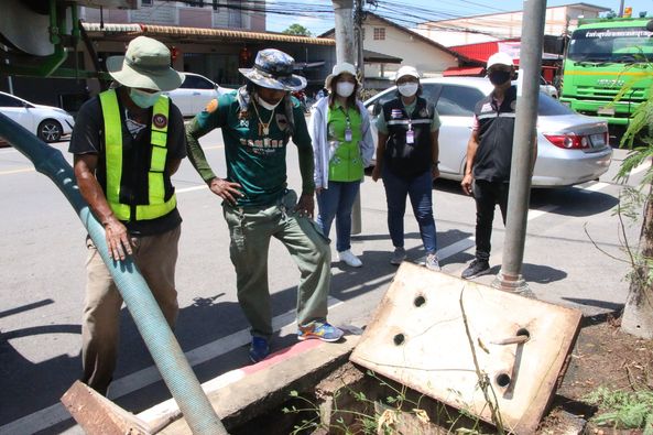 ดูดล้างท่อระบายน้ำบริเวณถนนอำเภอ ตั้งแต่ปากซอย ๑๖-๒๐ ต่อเนื่ ... Image 1