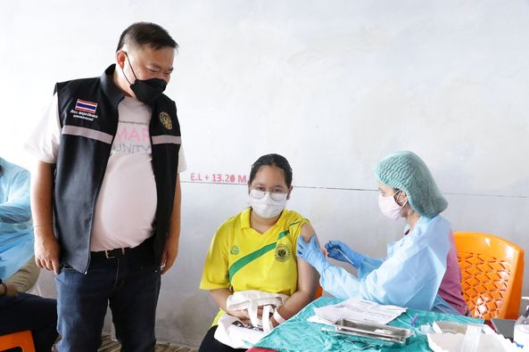 บรรยากาศการฉีดวัคซีน Pfizer เข็ม 2 สำหรับนักเรียน Image 1