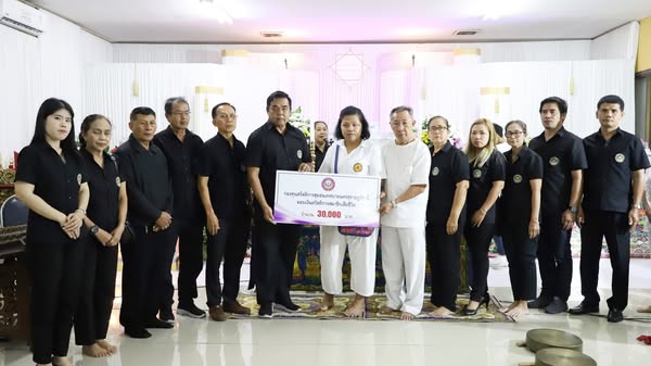 เทศบาลนครสุราษฎร์ธานี ร่วมมอบเงิน 30,000 บาท แก่สมาชิกกองทุน ... Image 1