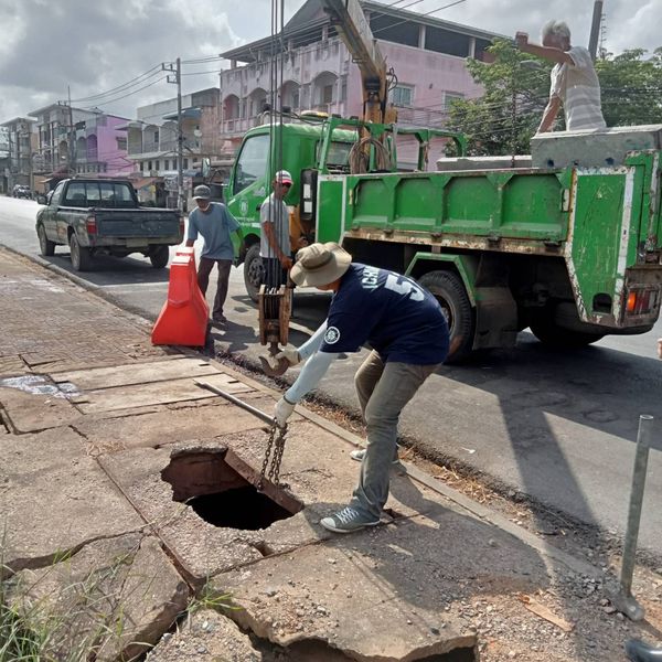 เทศบาลนครสุราษฎร์ธานี โดยสำนักช่าง ดำเนินงานด้านต่างๆ เพื่อค ... Image 1