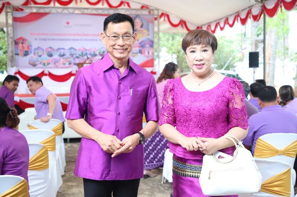 นายกเทศมนตรี ร่วมเป็นสักขีพยานมอบรางวัล แก่ผู้โชคดีที่ถูกสลา ... Image 1