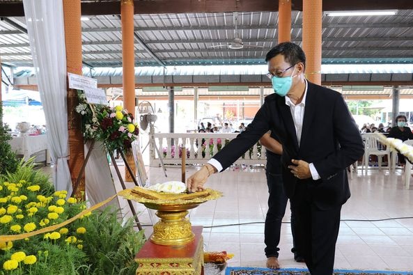 งานฌาปนกิจ คุณแม่วิไล ละออสุวรรณ อายุ ๗๙ ปี ณ วัดบางใบไม้ นค ... Image 1