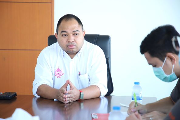 ให้สัมภาษณ์ความคิดเห็นโครงการวางท่อส่งน้ำมันลอดผ่านถนนสายปาก ... Image 1