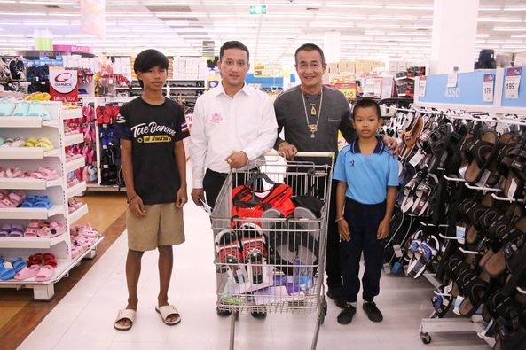 โครงการเปิดเทอมใหม่ใจฟู ส่งน้องไปเรียน ปีที่ 3 ร่วมสนับสนุนใ ... Image 1