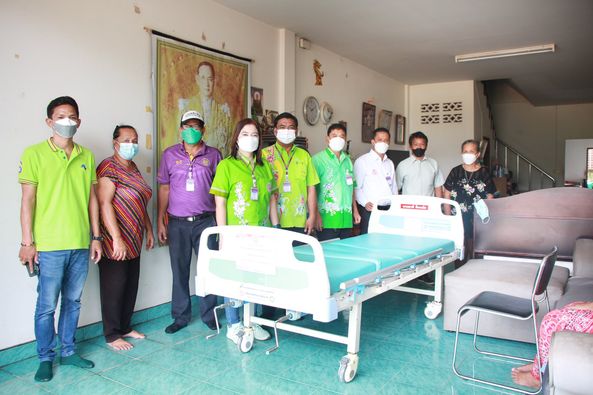ทน.สฎ.ลงพื้นที่มอบเตียงพยาบาลให้กับผู้ป่วยติดเตียงที่บ้าน Image 1
