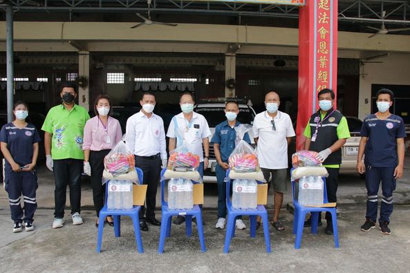 มอบถุงยังชีพแก่ผู้กักตัว Image 1