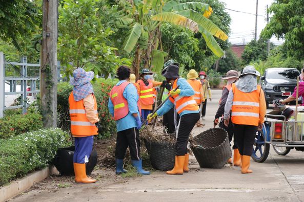 พัฒนาดำเนินการทำความสะอาดภายในหมู่บ้านเสาวลักษณ์ ๒ Image 1