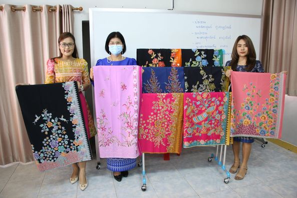 ดีไซน์เพ้นต์ผ้าปาเต๊ะ เพื่อสร้างอาชีพ รูปภาพ 1