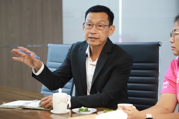 เทศบาลนครสุราษฎร์ธานีต้อนรับนายกสมาคมนิสิตเก่าจุฬาฯสุราษฎร์แ ... รูปภาพ 1