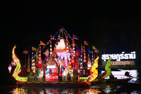 เรือพนมพระทางน้ำ มหัศจรรย์ แสง สี เสียง แห่งแม่นํ้าตาปี รูปภาพ 1
